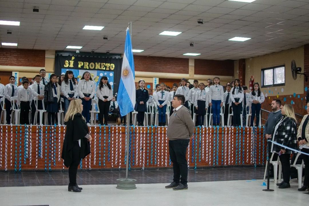 El intendente Sergio Cerda reafirma los valores patrios en la Escuela Pablo Pizzurno