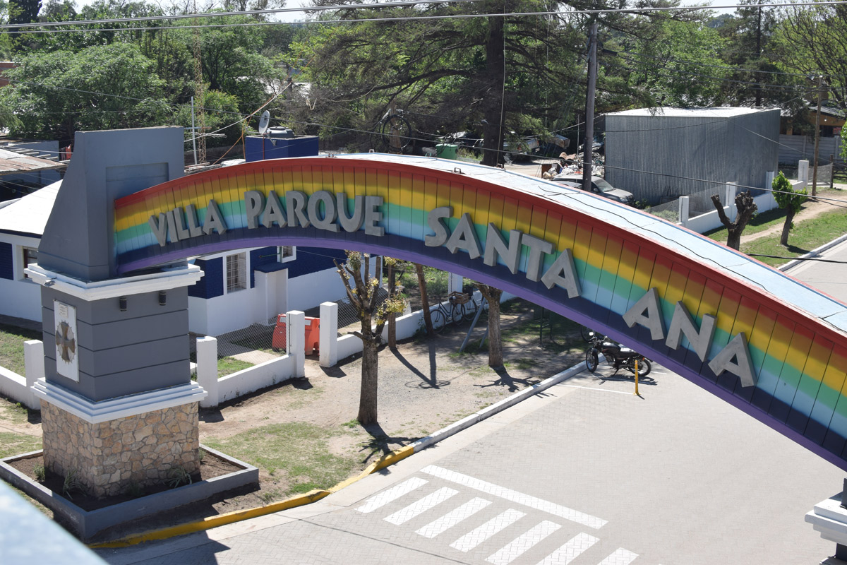 ¡Nuestro arco luce renovado y lleno de color!