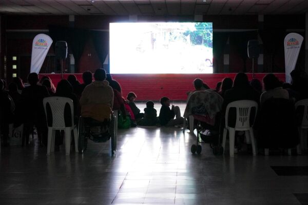 175-cine-en-el-salon-(1) 175-cine-en-el-salon-(1)