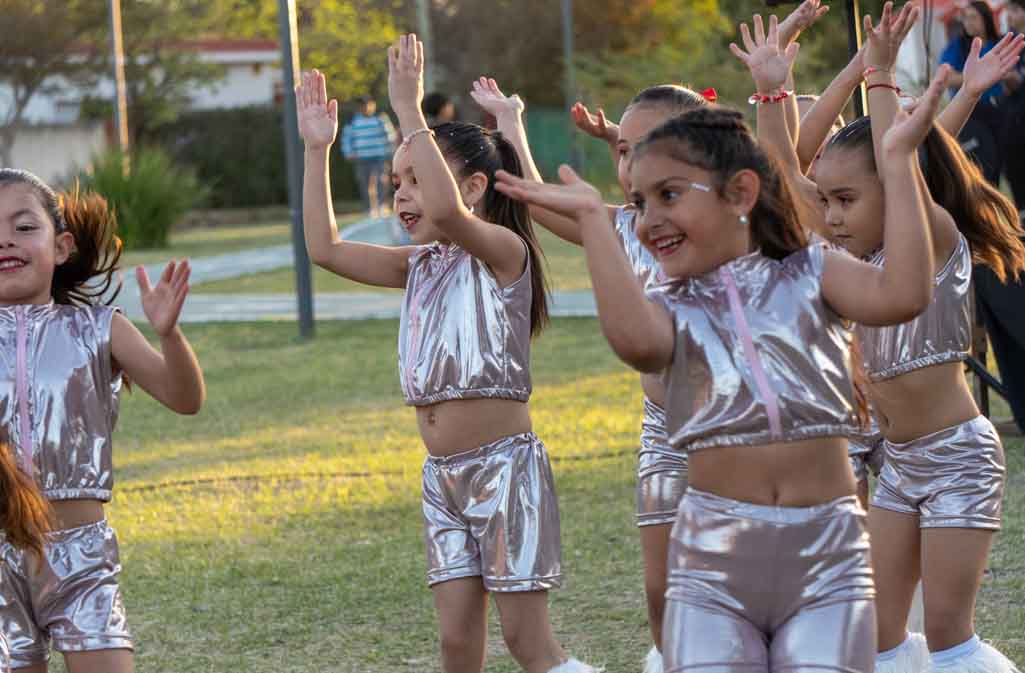 Celebración de la Primavera: Música, danza y encuentro en la Plaza del Ángel
